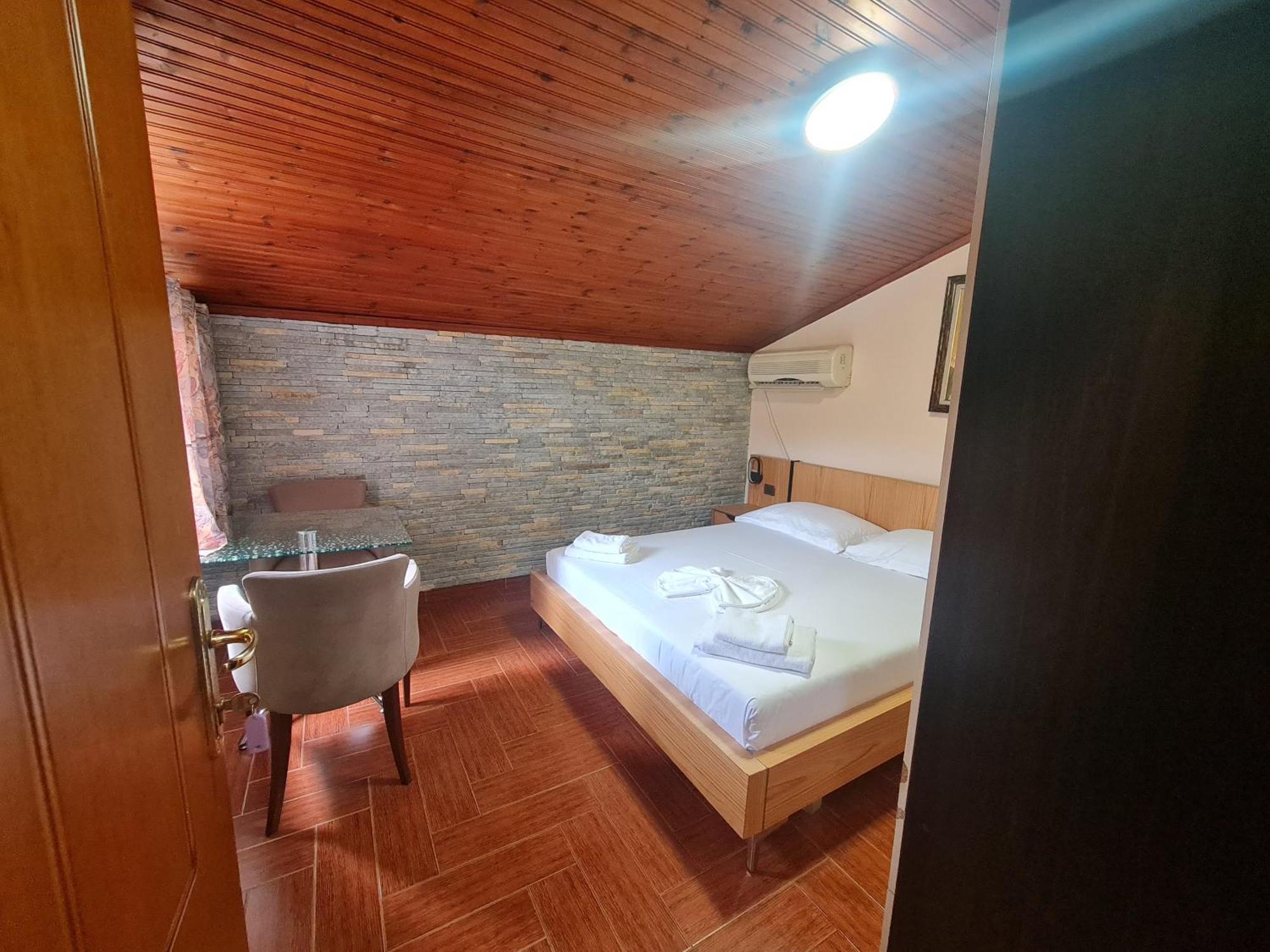 Hotel La Villa Tirana Eksteriør billede